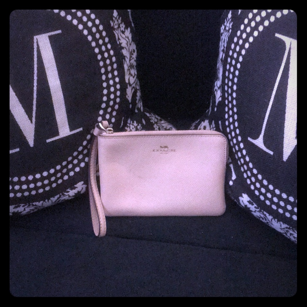 PRELOVED Coach cream wristlet